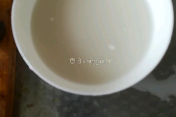 泡椒春笋炒香肠的做法图解3