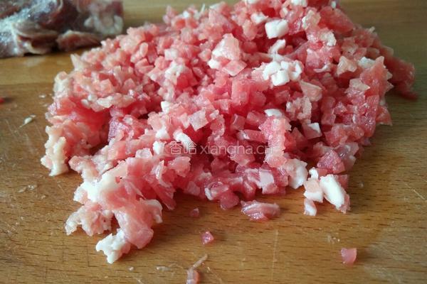 羊肉胡萝卜饺子馅的做法图解1