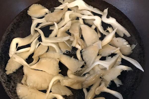 干炸蘑菇的做法图解2