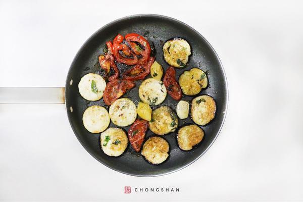 普罗旺斯风煎鲈鱼的做法图解4