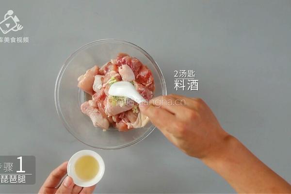 酱香浓郁的开胃鲁菜 三步学会秘制酱焖鸡的做法图解4