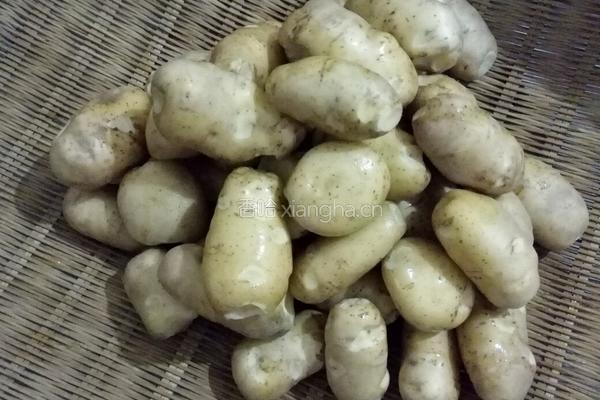 土豆丝榨广椒的做法图解1