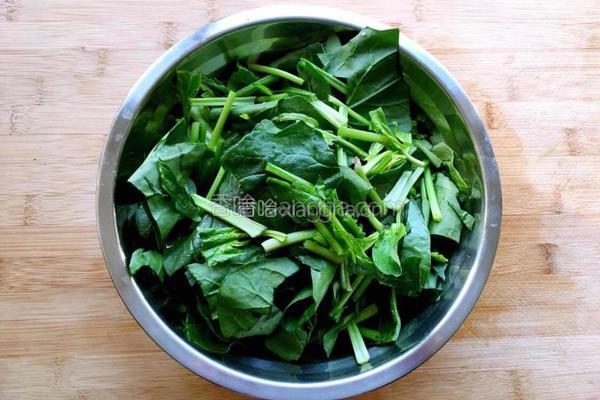 菠菜葡萄干发糕的做法图解1