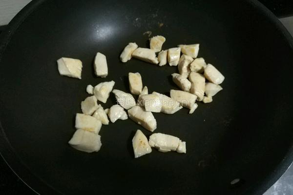 干煸鸡肉金针菇的做法图解2
