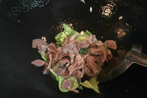 鸡胗炒橄榄菜的做法图解3