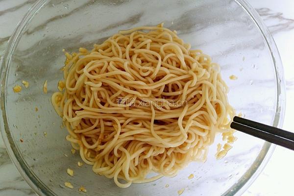 鲜虾凉拌面的做法图解10