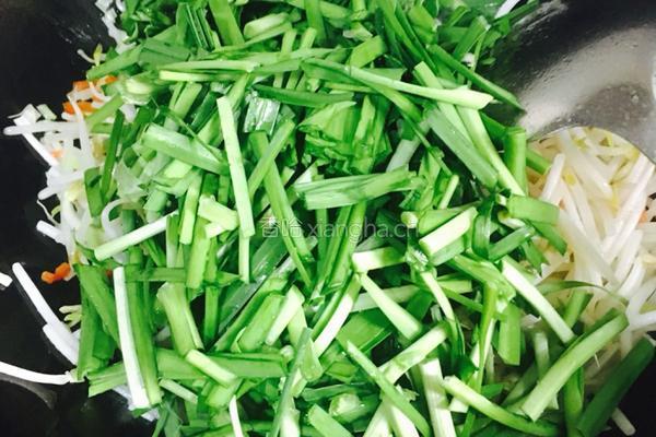 韭菜炒绿豆芽的做法图解7