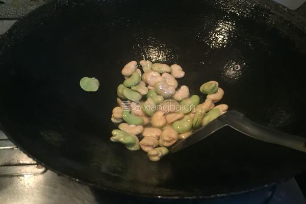 鸡蛋泡虾仁的做法图解2