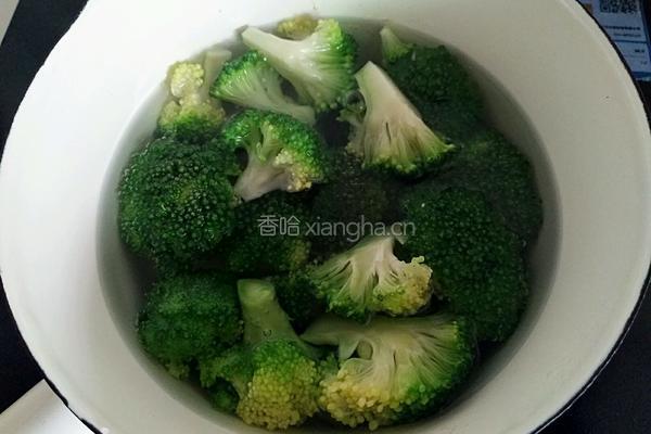 西兰花奶酪饭团的做法图解2