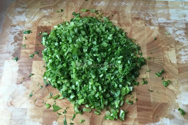 牛肉芹菜饺子的做法图解2