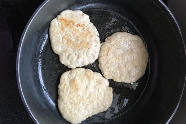 煎香蕉饼的做法图解4