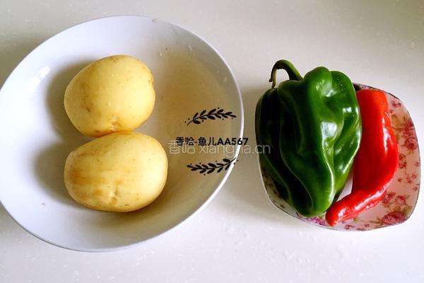 辣椒炒土豆片的做法图解1