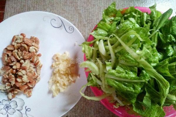 花生炒芥菜的做法图解1