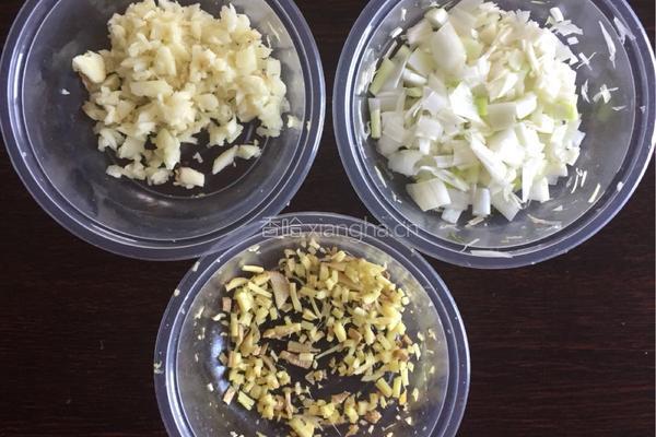 醋溜白菜木耳的做法图解4