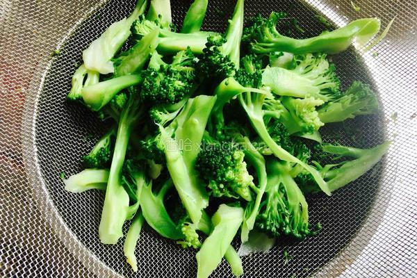 番茄炒西兰花的做法图解6