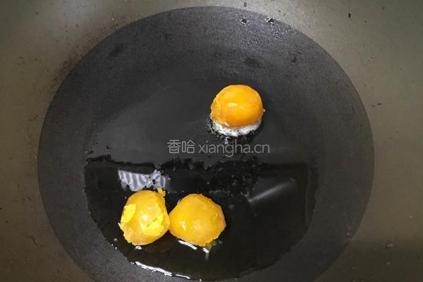 蟹黄豆腐煲的做法图解1