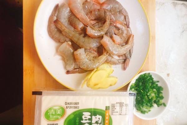 虾仁豆腐汤的做法图解1