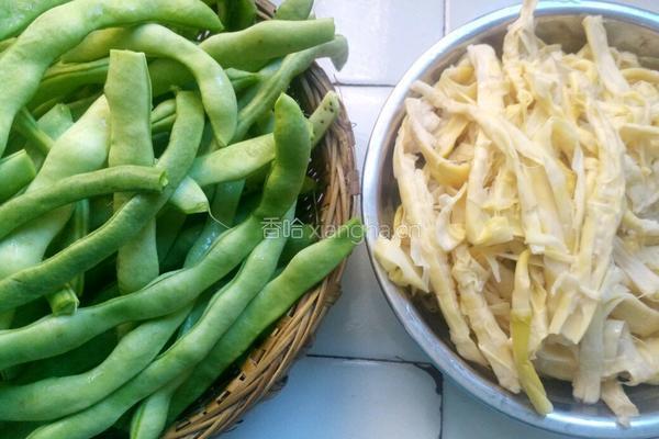 豆角笋子炖鸡的做法图解2