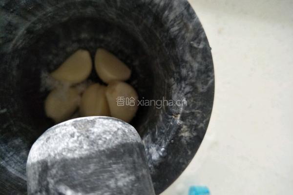 凉拌黄瓜海米的做法图解2