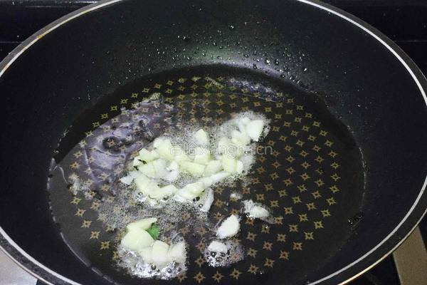 蒜蓉葱花炒海瓜子肉的做法图解3