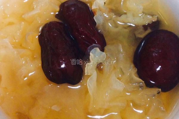 银耳莲子羹