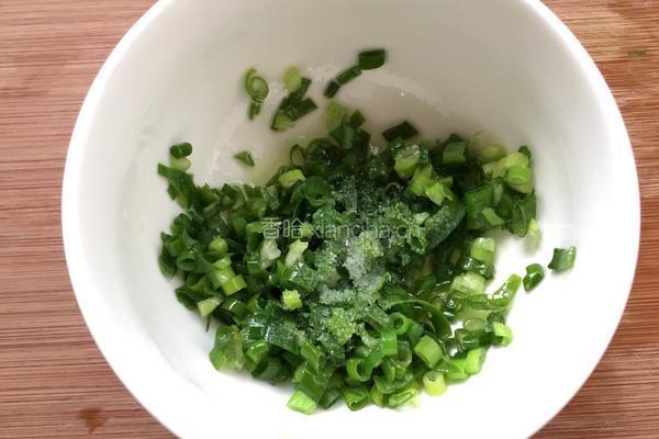 葱油饼(饺子皮版)的做法图解5