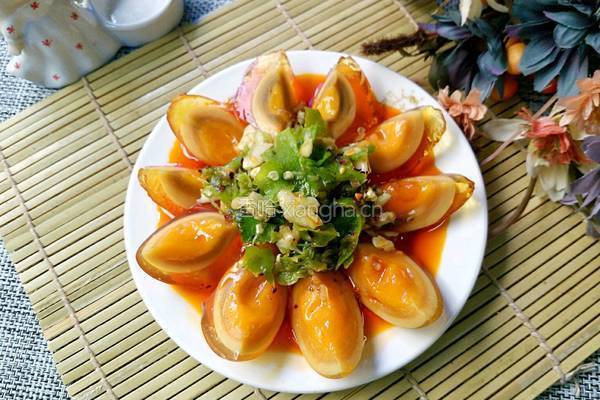 擂椒皮蛋的做法图解1