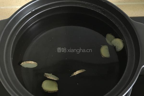 红菇排骨汤的做法图解2