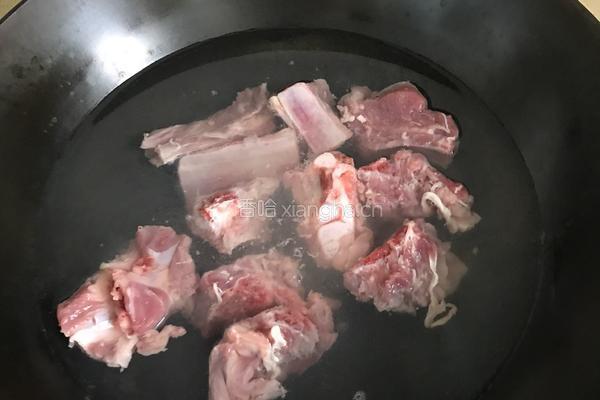 红菇排骨汤的做法图解3