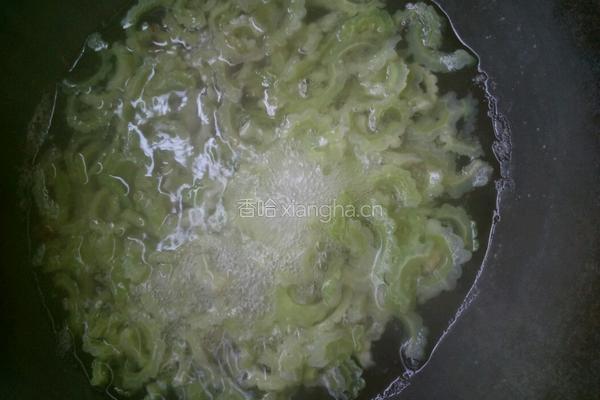 凉拌苦瓜的做法图解3