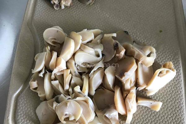海螺拌菠菜的做法图解2