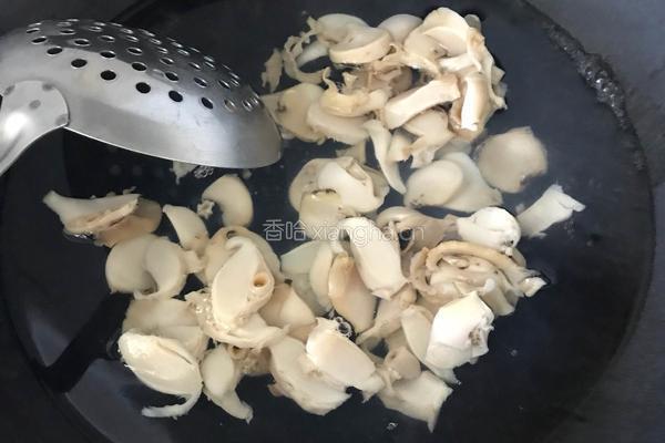 海螺拌菠菜的做法图解3