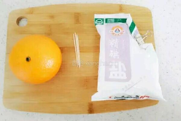 食疗妙方能调理宝贝咳嗽的盐蒸橙子的做法图解1