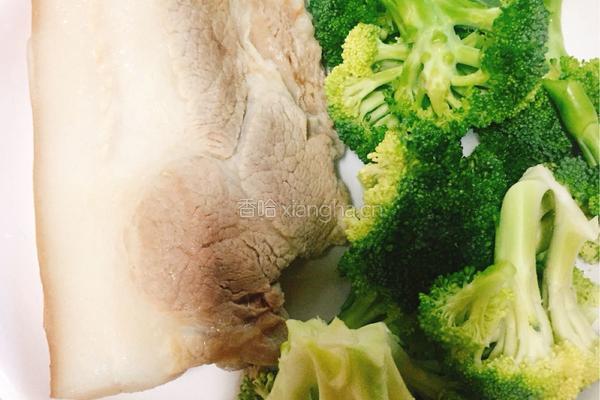 凉拌白切肉西兰花的做法图解1