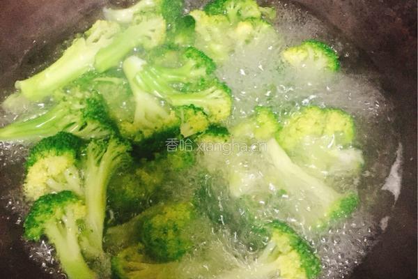 凉拌白切肉西兰花的做法图解2