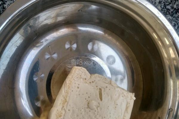 豆腐葱花饼的做法图解1
