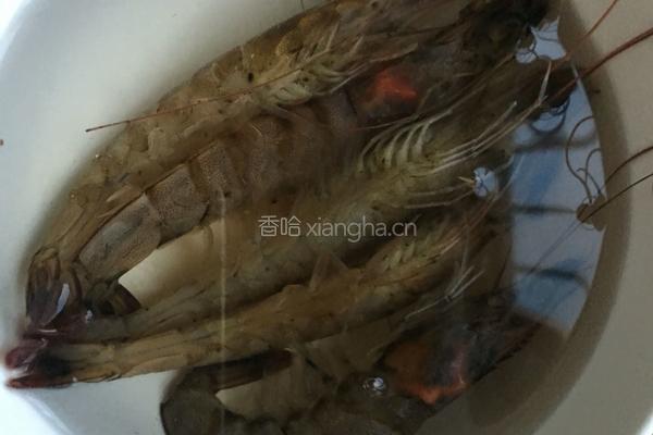 虾仁豆腐汤的做法图解1