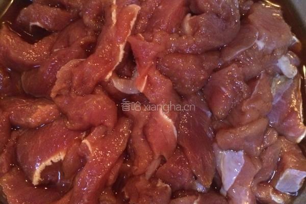 圆葱炒羊肉的做法图解1