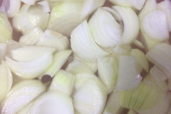 圆葱炒羊肉的做法图解2
