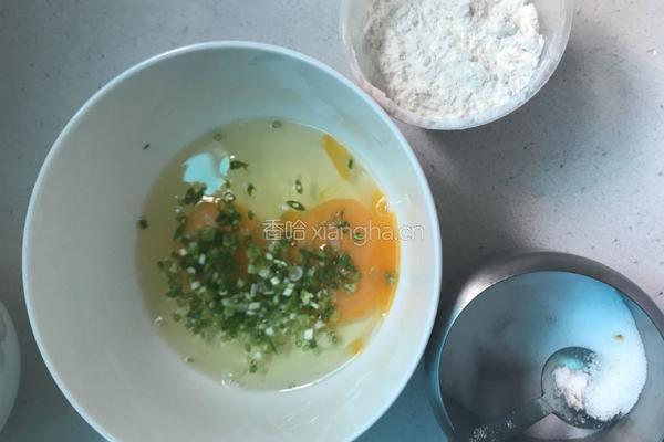 葱香鸡蛋软饼的做法图解2