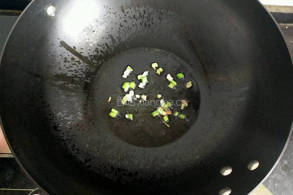 西红柿炒菜花的做法图解2