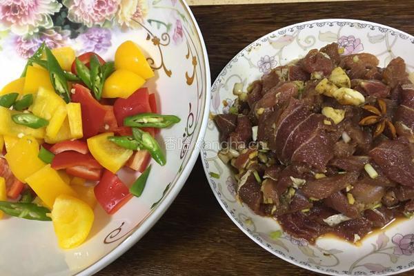 彩椒肉片。的做法图解1