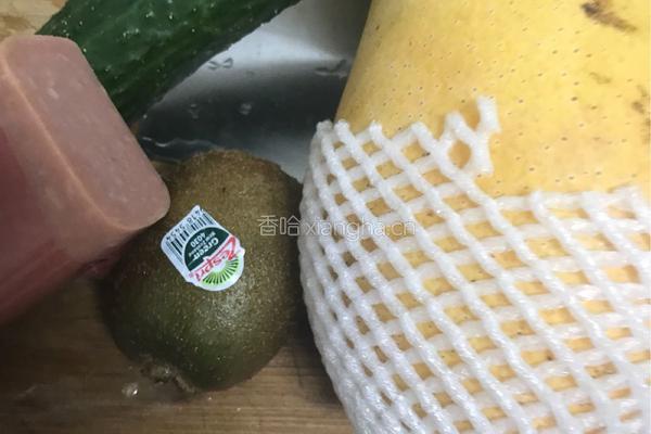 蜜蜂水果的做法图解1