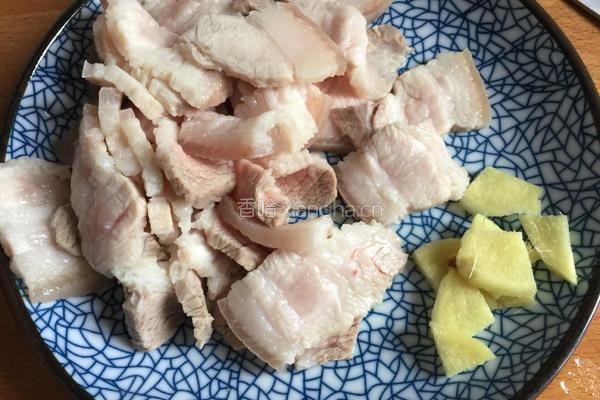 香菇酱炒回锅肉的做法图解3
