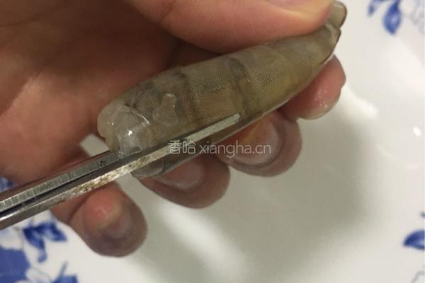椒盐虾球的做法图解2