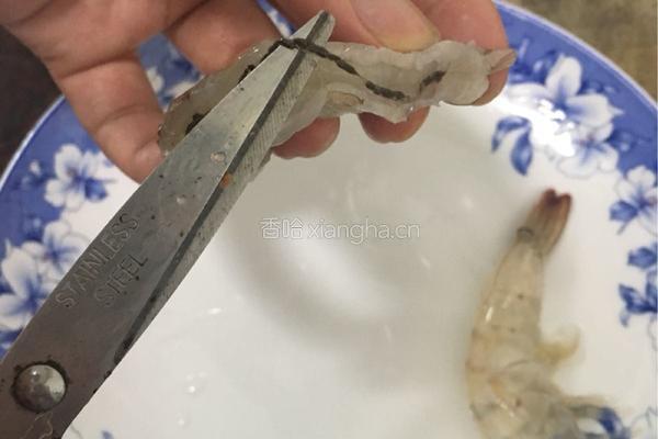 椒盐虾球的做法图解4