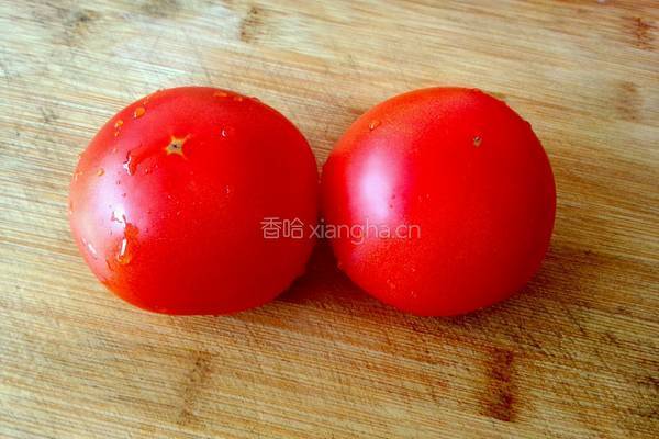 白糖西红柿的做法图解1