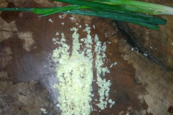 肉馅蒜香烤茄子的做法图解1