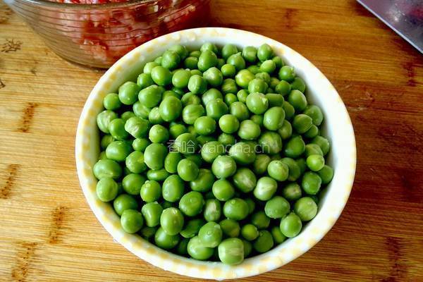 肉末炒青豆的做法图解2