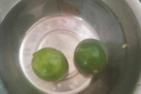 蜂蜜柠檬水的做法图解1